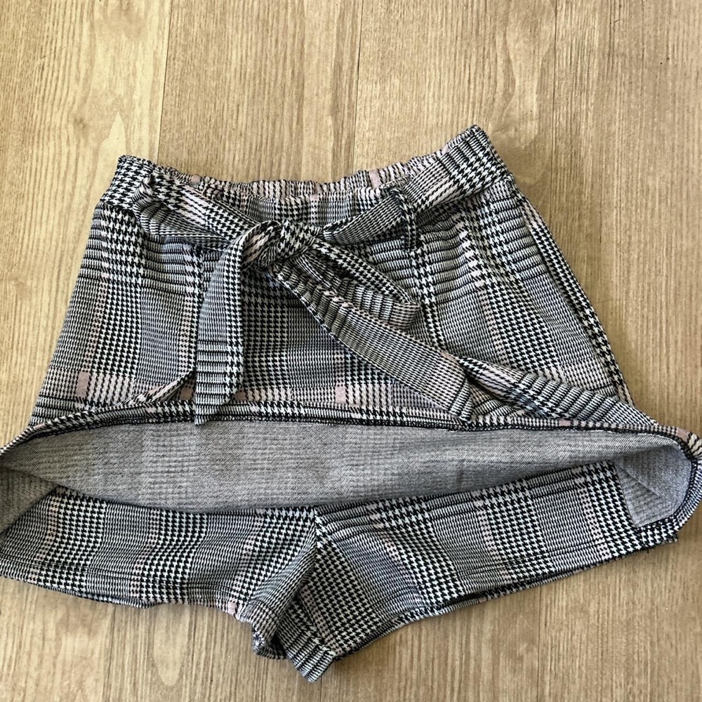 Pink plaid skirt/skort - Picture 2 of 4
